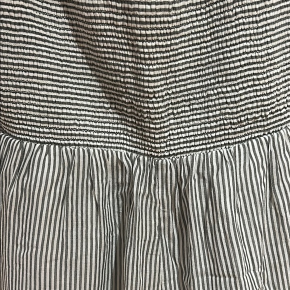 Striped Romper with Ruffle Hem (NWT) - Picture 4 of 9